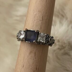 listing-status-banner